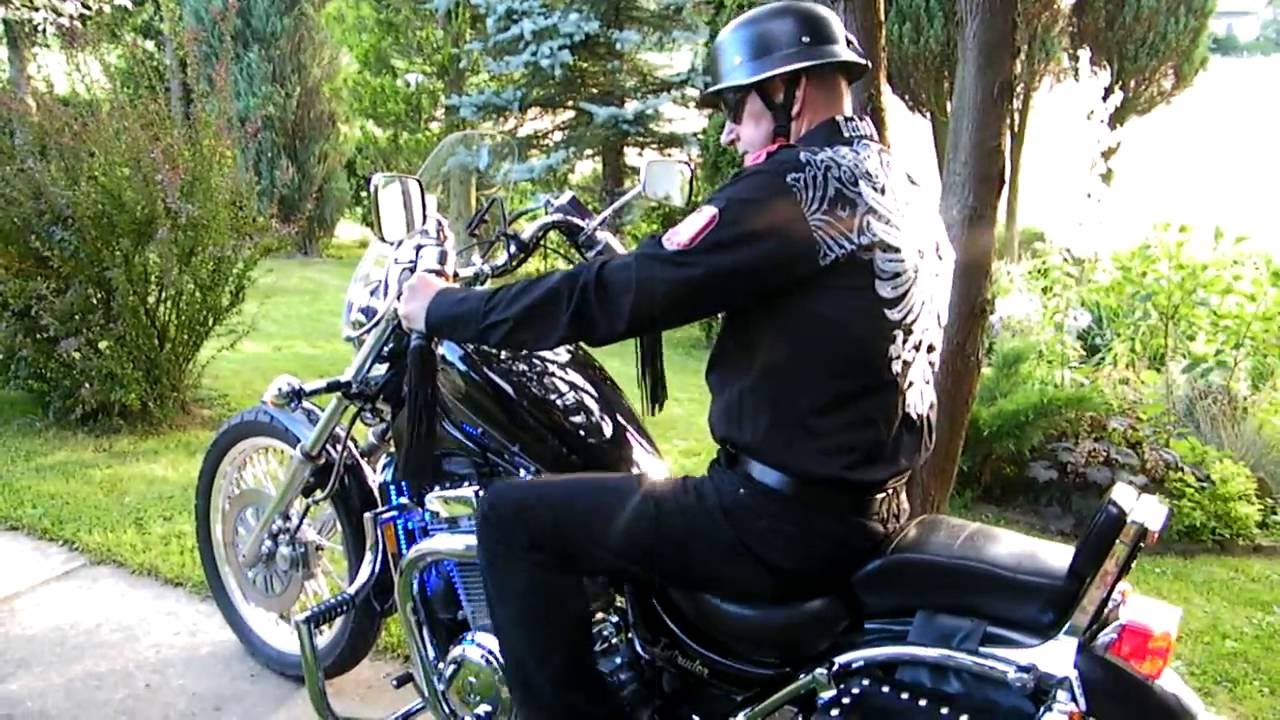 Suzuki Intruder VS 700