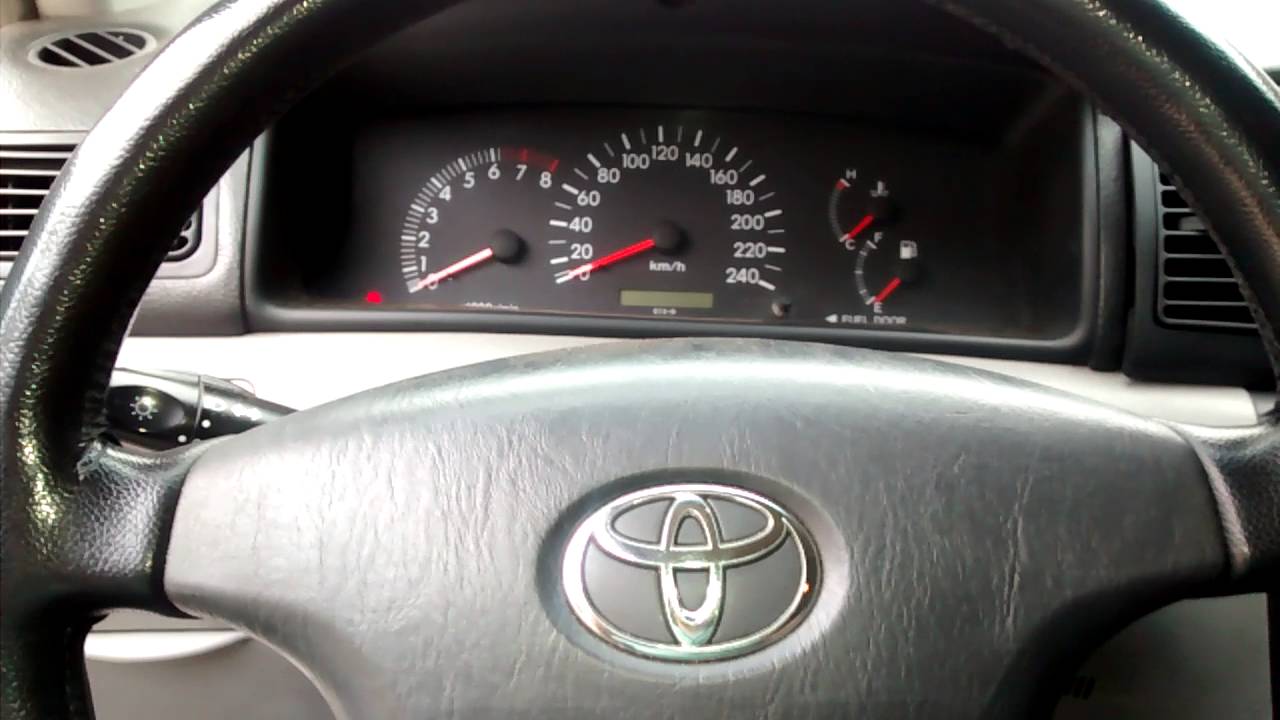 Pedal de embreagem abaixando Toyota corolla.