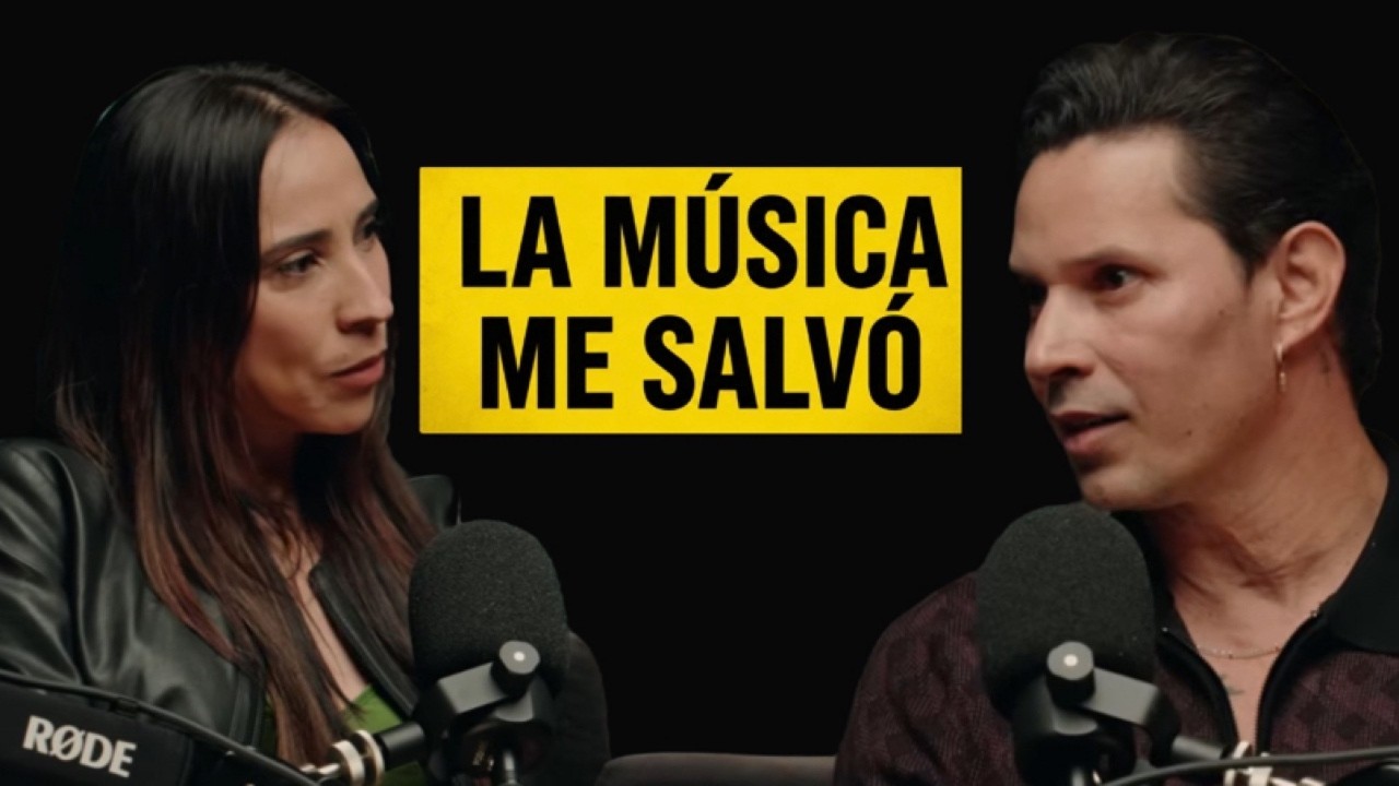 LEONI TORRES HABLA POR PRIMERA VEZ DE SU INFANCIA Y SU CAMINO EN LA MÚSICA HASTA HOY.
