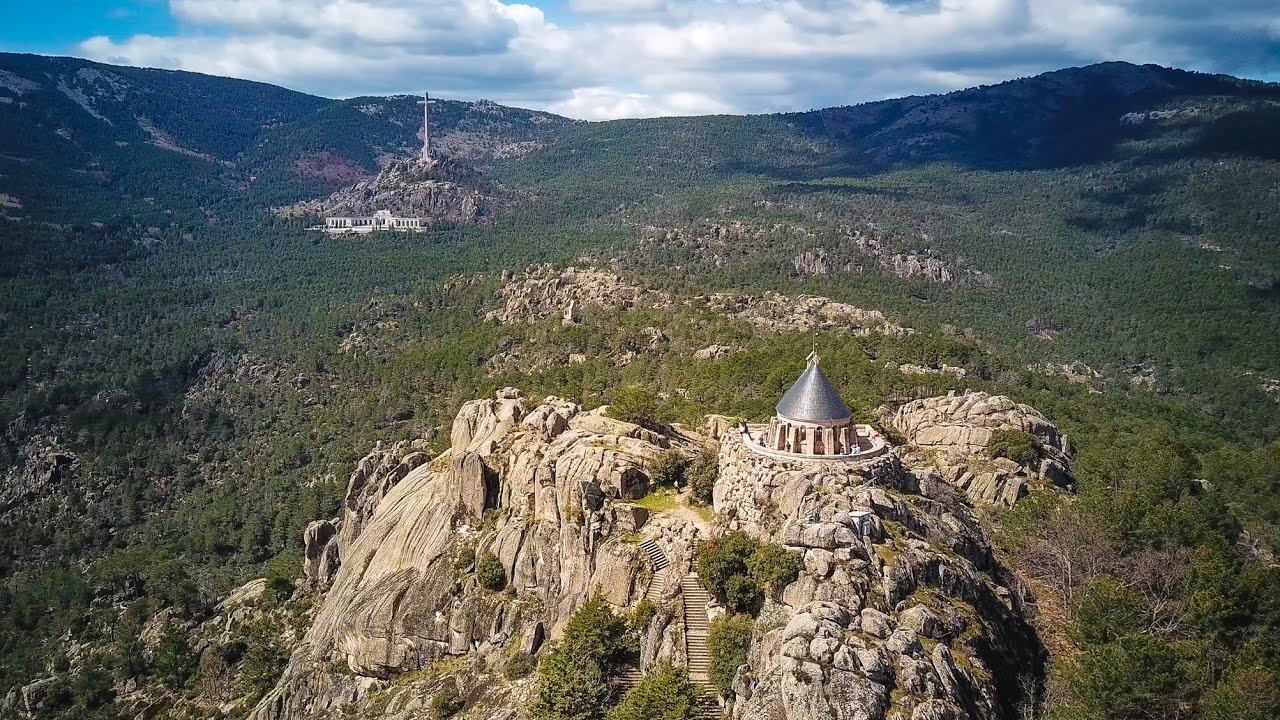 Video aéreo sobre el entorno escurialense