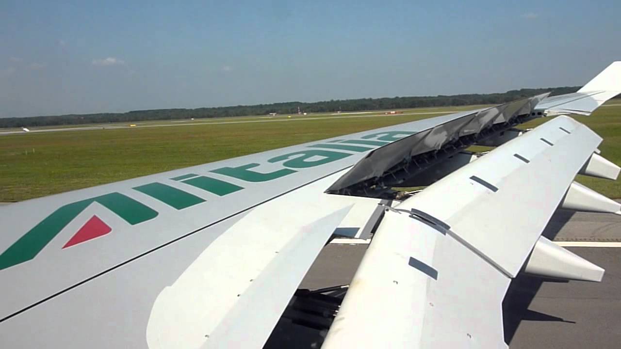 Alitalia Airbus A330-200 Landing at Milan MXP - HD