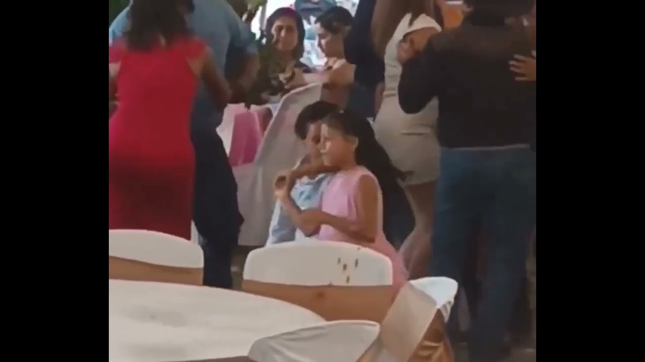 Niños Bailando En Fiesta