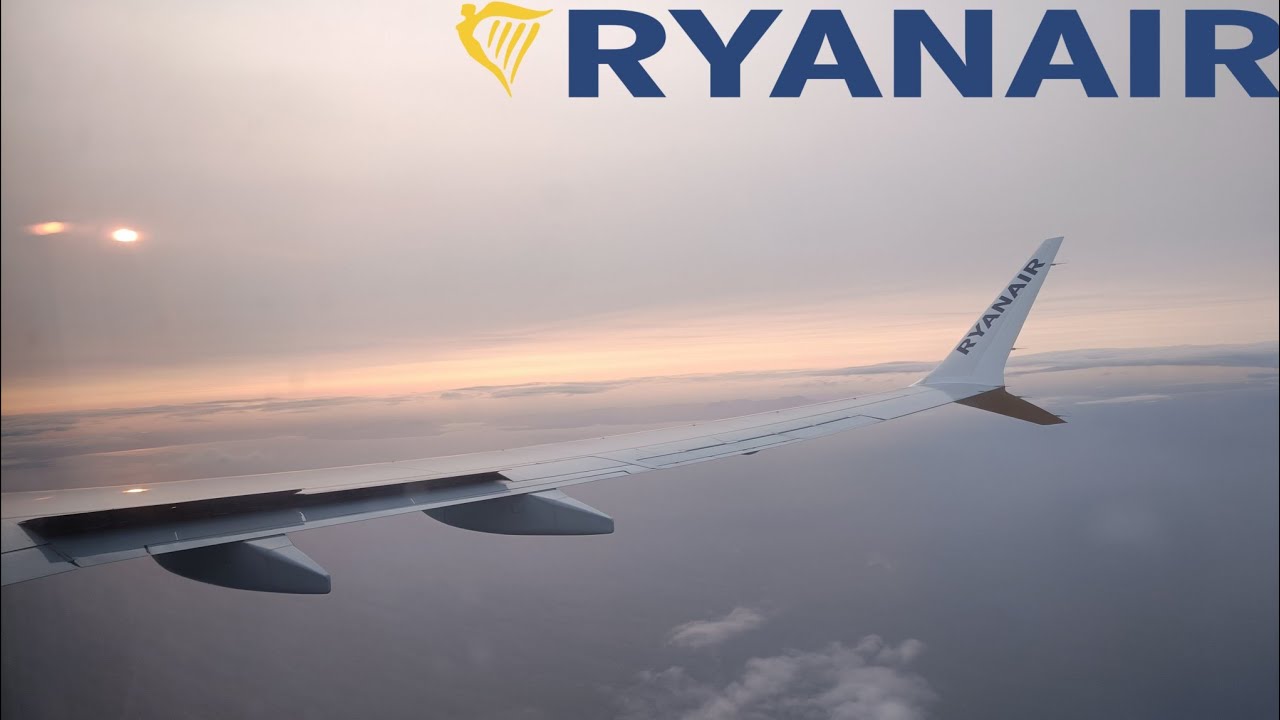 Evening Landing OnBoard Ryanair Boeing 737 MAX 8-200 - EI-IHM at Dublin Airport from Kraków