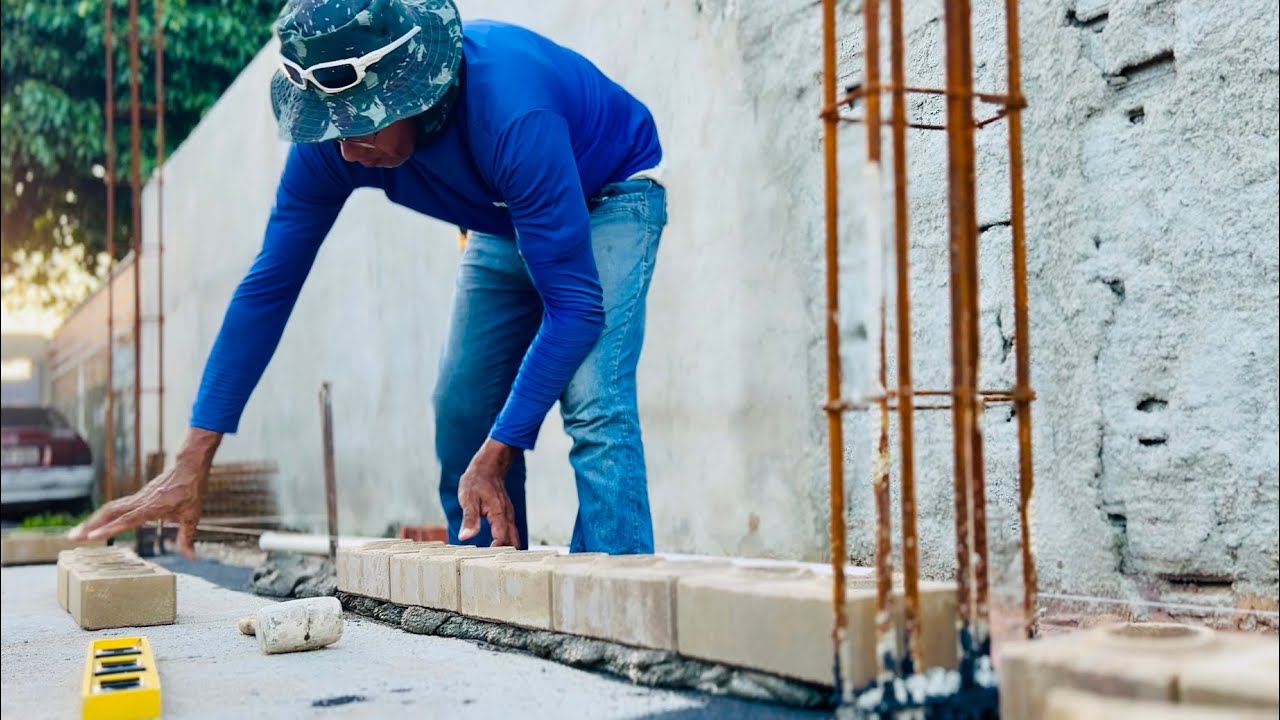 CASA FEITA DE TIJOLO ECOLÓGICO, PASSO A PASSO DE COMO MONTAR AS PAREDES!