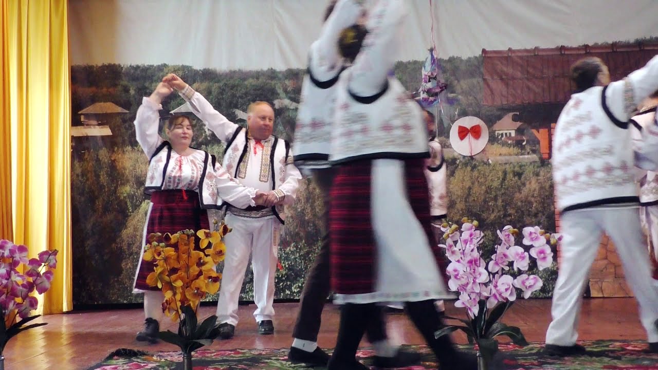 Casa de Cultura s.Petrunea - Ansamblu Struguras - Polca Moldoveneasca