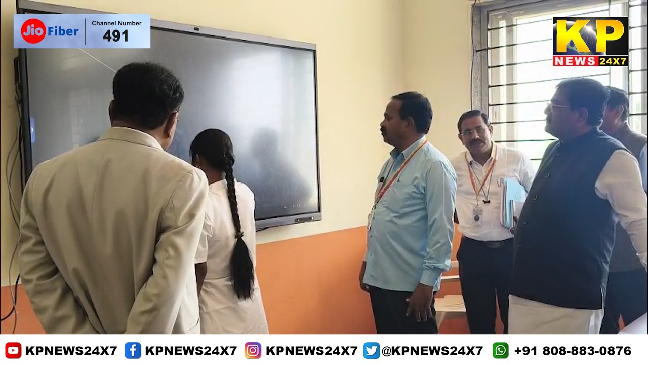 SC/ST Commission Chairman Dr.Murthy visited Residential School & College in Shodpalli village