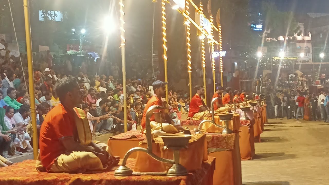 बरसात में गंगा आरती का आनन्दGanga Aarti Varanasi #viralwatch till the end har har mahadev#subscribe
