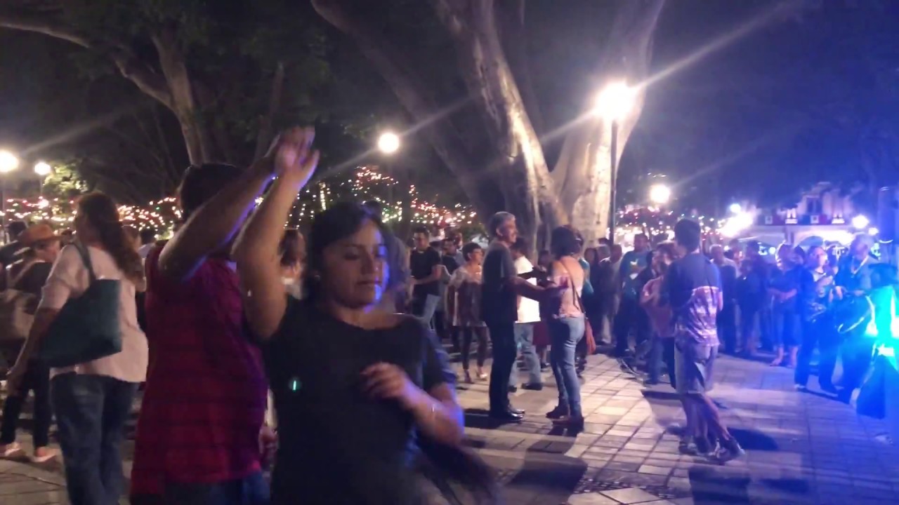 Trío Imágenes en el Zócalo de Oaxaca - Yolanda y Caballo Viejo.
