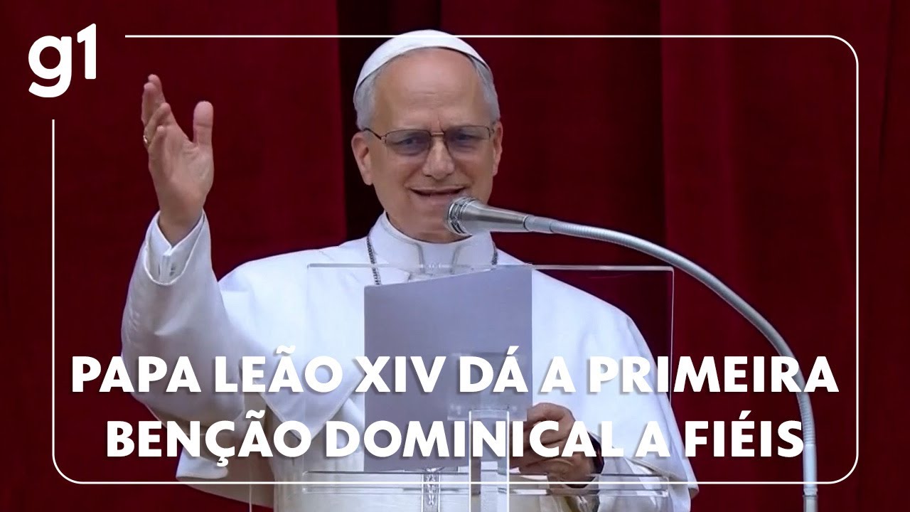 Papa Leão XIV dá a primeira bênção dominical a fiéis na Praça de São Pedro