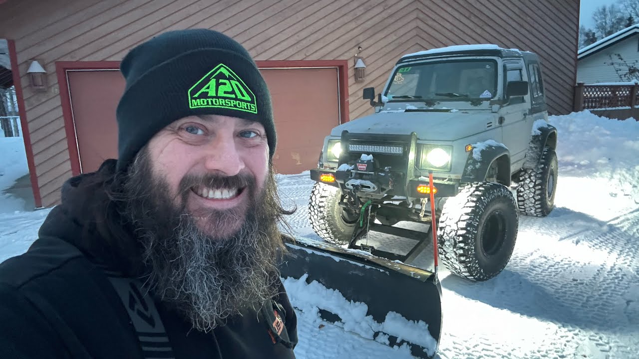 Расчищаю снег на своем Suzuki Samurai
