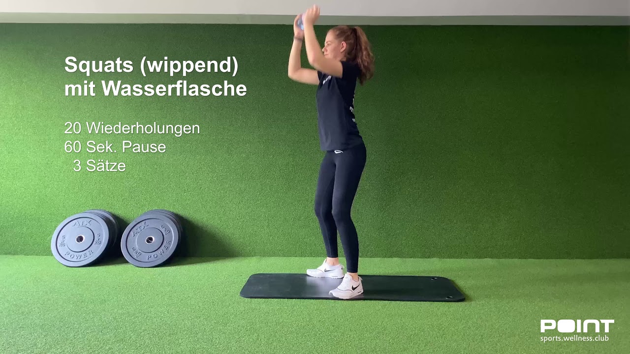 Squats (wippend) mit Wasserflasche #staystrongstaytogether | POINT - Sports.Wellness.Club