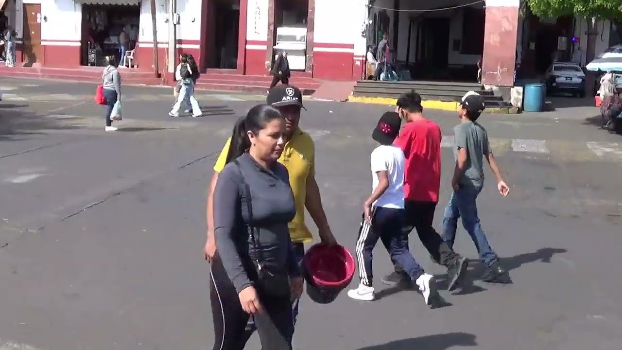 V1330   2026 feb 08.  Domingo de tianguis desde la plaza de Panindicuaro. Video 1 de 2