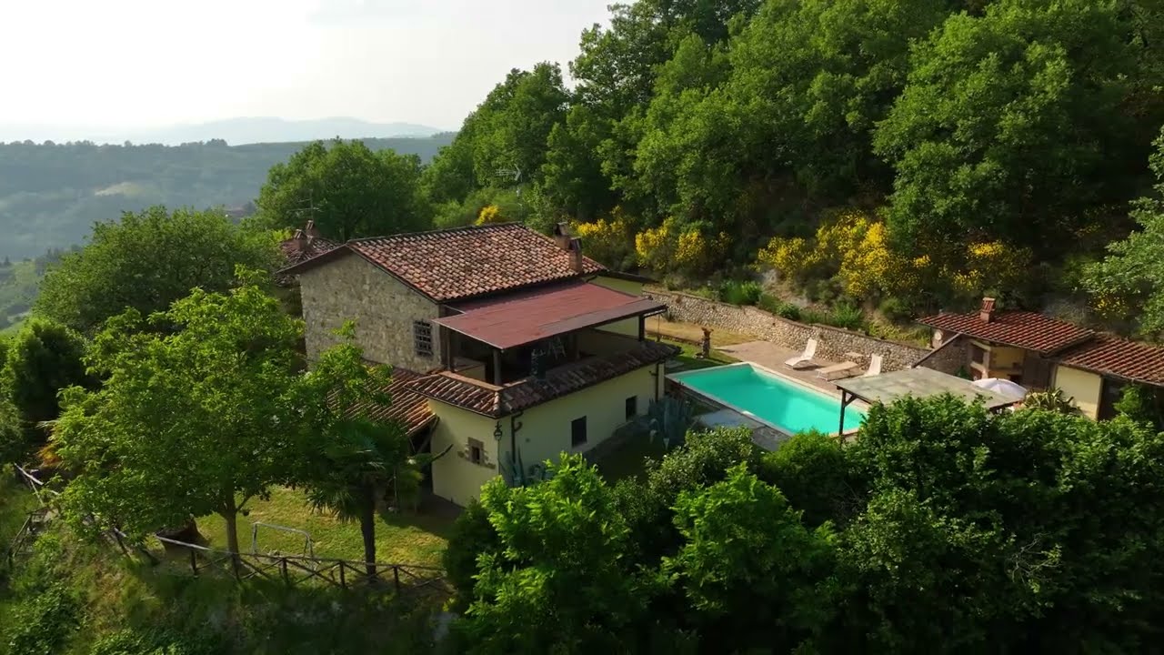 Grazioso casale con piscina e terreno | Lovely farmhouse with pool and land
