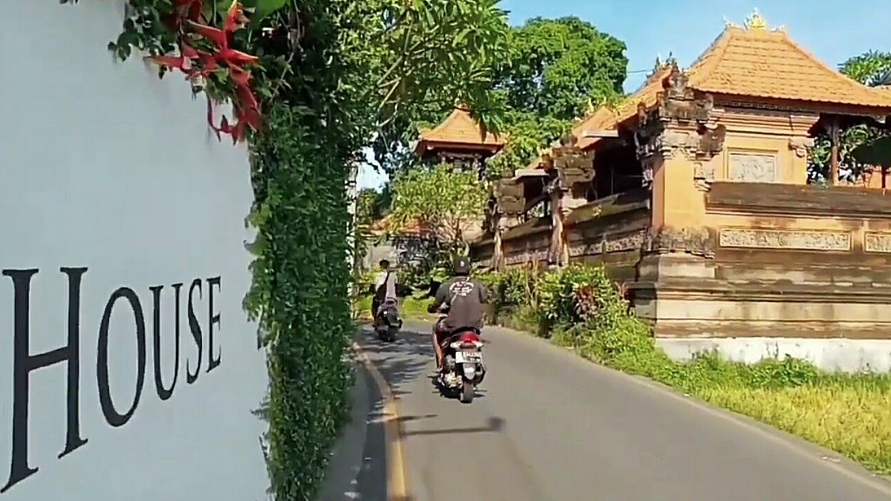 Walking tour through the short cut Canggu