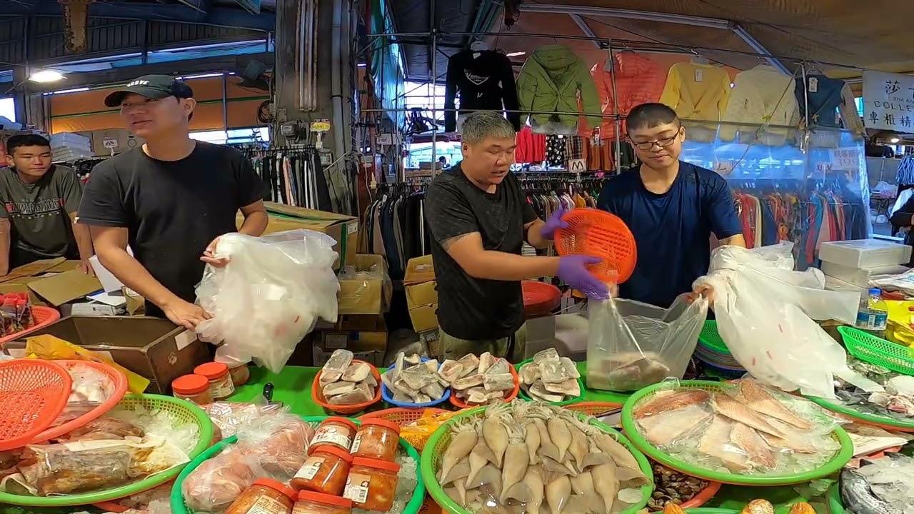 客人買到瘋狂 光午仔魚就買了30隻 安南果菜市場 怡安路二段102號 士官長海鮮叫賣 海鮮叫賣 海鮮拍賣 叫賣哥 seafood auction