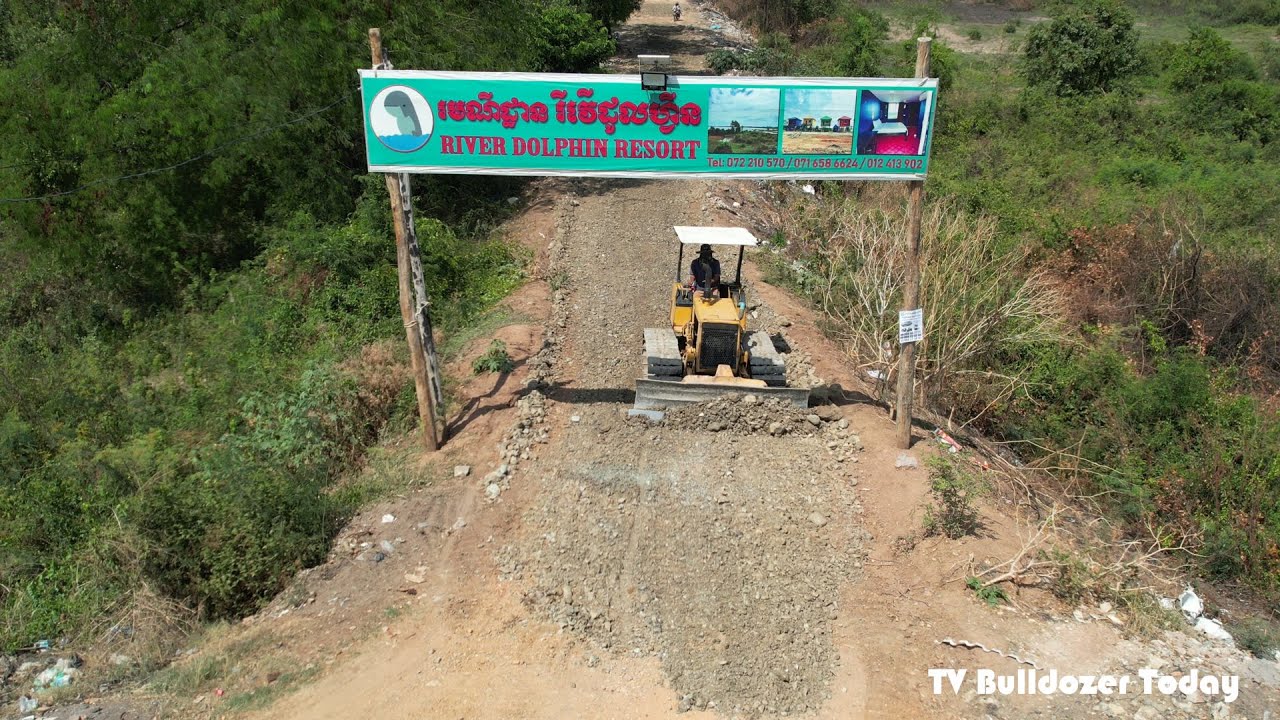 Step3, project !! Bulldozer KOMATSU D20P pushes stones to build new roads
