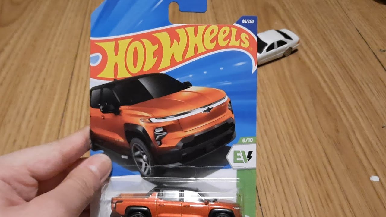 HOTWHEELS - CHEVROLET SILVERADO EV RST