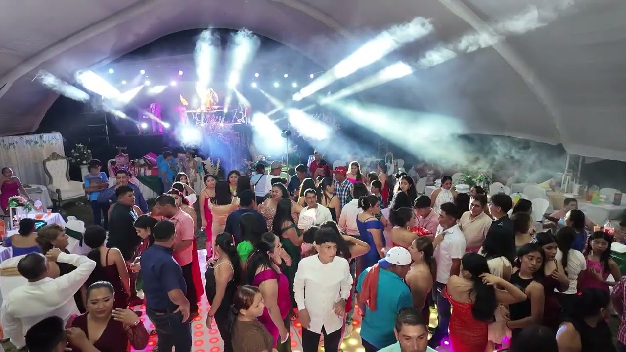 BAILE CON EL TIBURON DE LOS TECLADOS EN LOS XV AÑOS PERLA RUBI (CUNDUACAN TAB.)