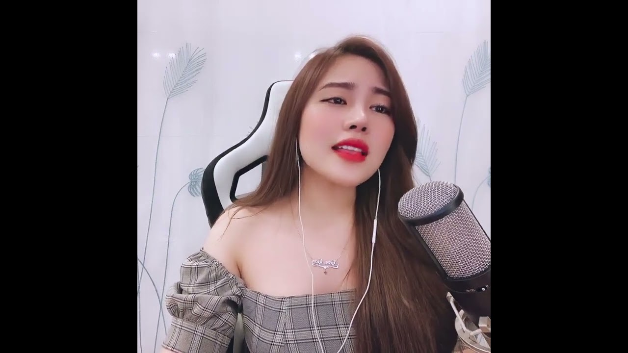 Em Đau Rồi Đấy Ngân ngân. cover