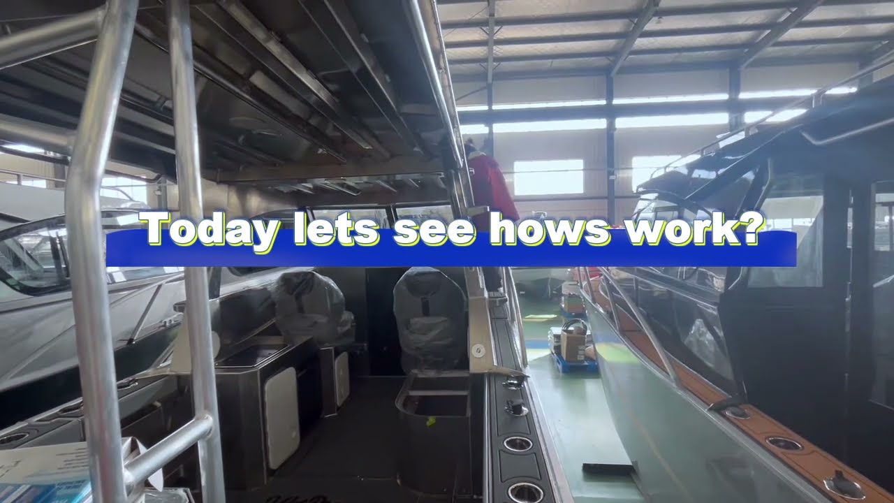 IF THE BOAT ROOF CAN BE A BED IN THE OCEAN SAILING FISHING TIME?? #aluminumboats  #boating #boats