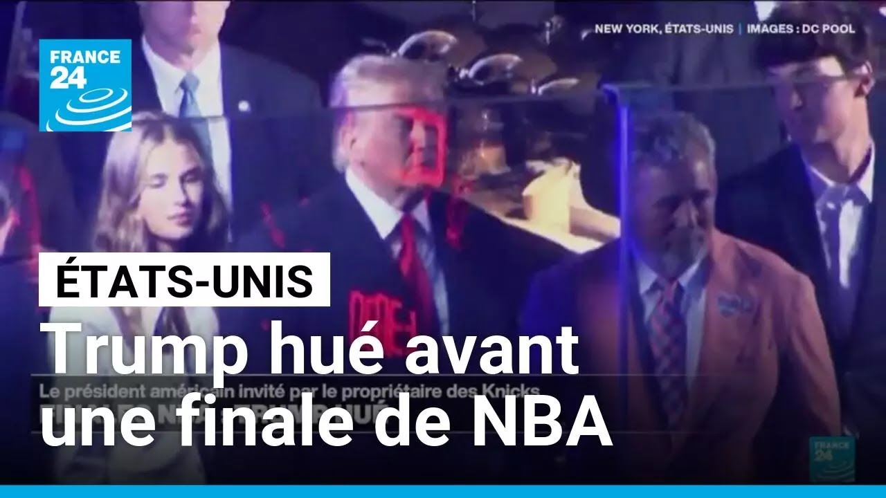 Donald Trump hu&eacute; &agrave; New York avant un match de finale de la NBA &bull; FRANCE 24