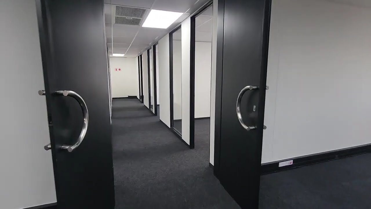 Newly refurbished office suite of 721 m2 to let, immediately available. Close to New Road off‑ramp.