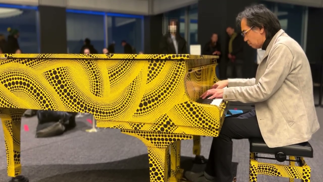夜の都庁展望台でX Japanを静かに弾いてみた。