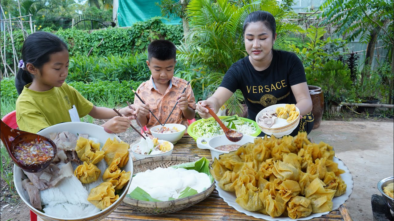 Yummy crispy Wonton with Cambodia noodle - Mother and children cooking