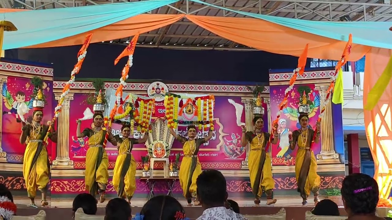 ಎಂ.ಎಸ್.ಡಂಬಳ ಹೆಣ್ಣುಮಕ್ಕಳ ಪ್ರೌಢಶಾಲೆ... ಮುಂಡರಗಿ.  ಕಲೋತ್ಸವ ಸ್ಪರ್ಧೆಯಲ್ಲಿ ಪ್ರದರ್ಶನ