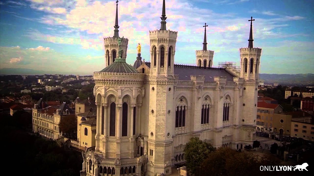 Exceptionnel : vues inédites de Fourvière à Lyon filmées avec un drone