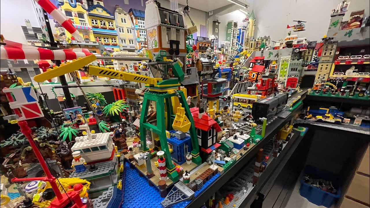 Crazy detailed LEGO city tour!