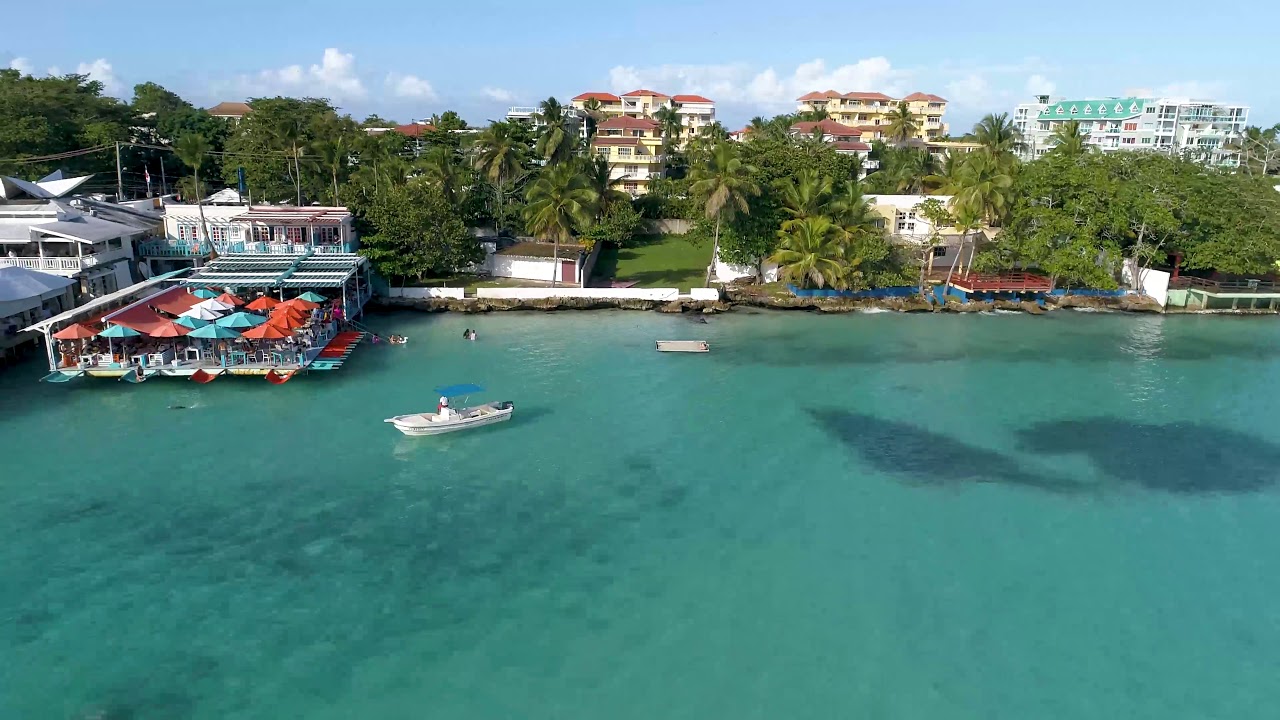Residencial las Palmeras en Boca Chica República Dominicana Dji Phantom 4 Pro