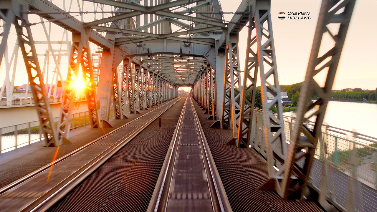 Around sunset: Utrecht - Schiphol - Leiden VIRM 3/8/2022