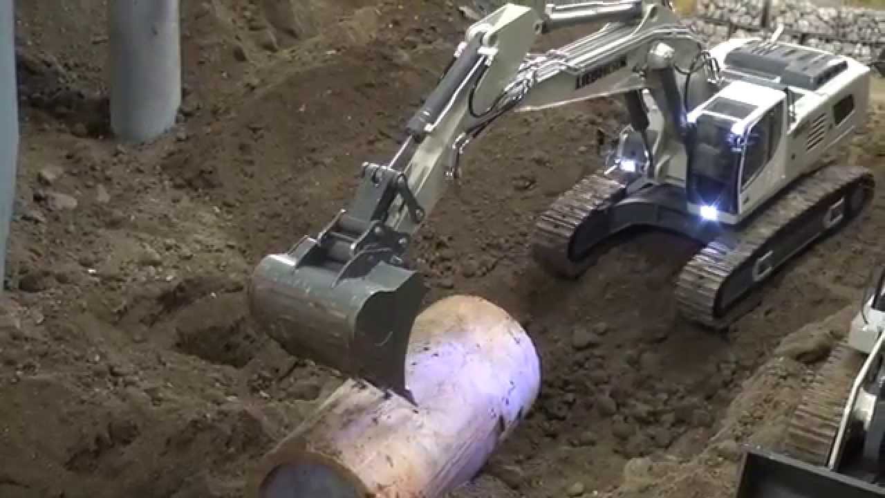 Liebherr 960 SME digging out foundations at the power plant