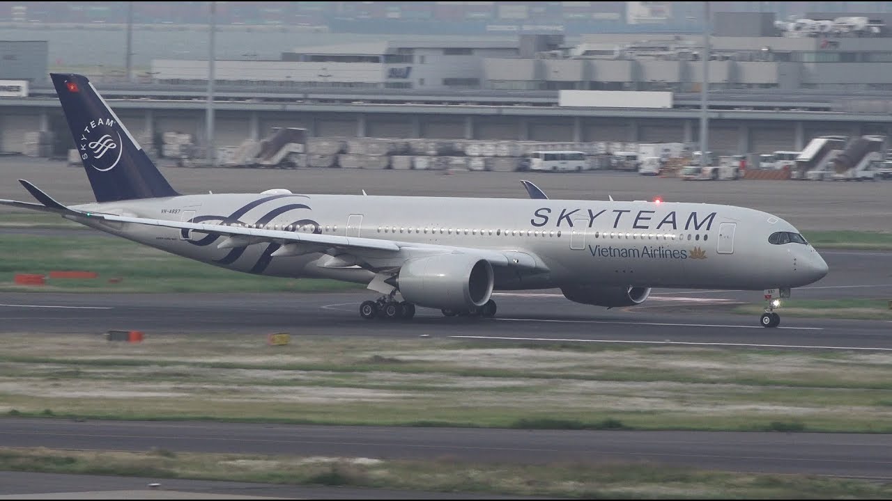 Vietnam Airlines SkyTeam Livery Airbus A350-900 VN-A897 Landing and Takeoff [HND/RJTT]