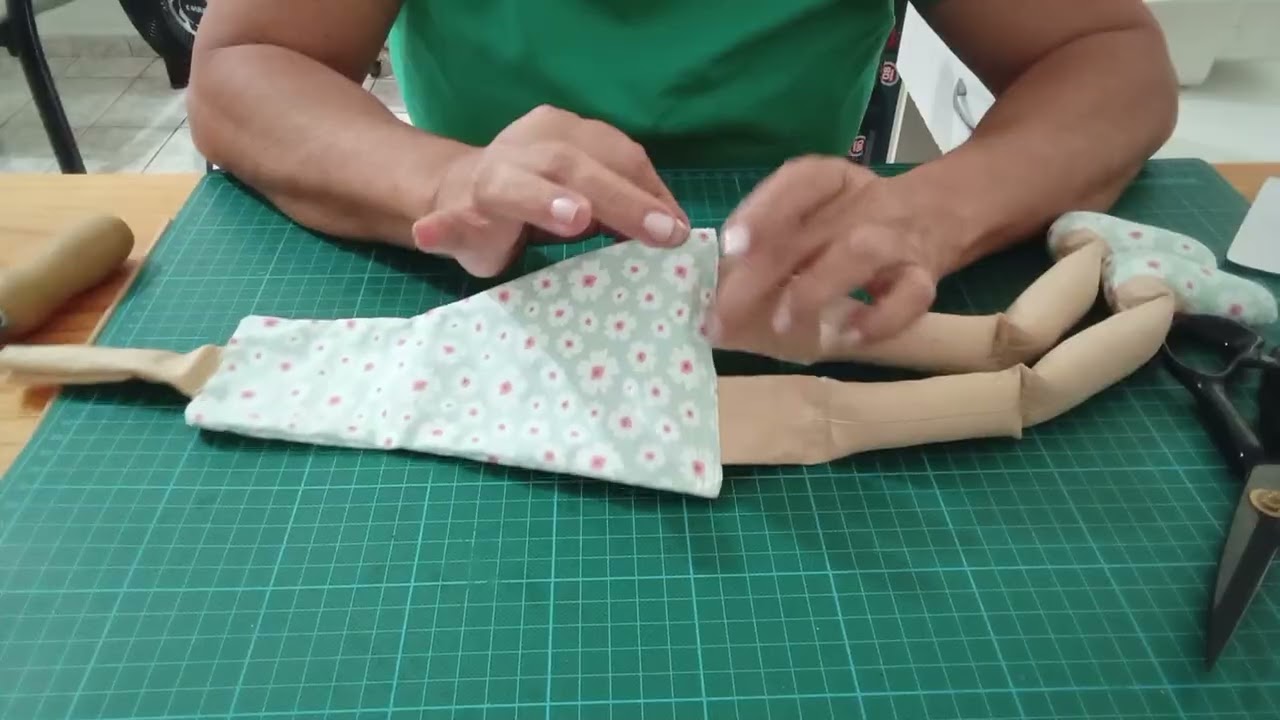 Corpinho e perninha Boneca de 60 cm 
