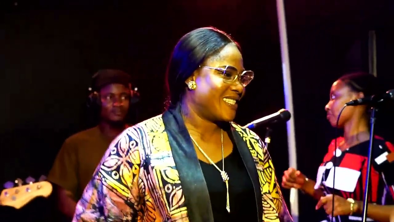 Special dedicated Hot Praise session 