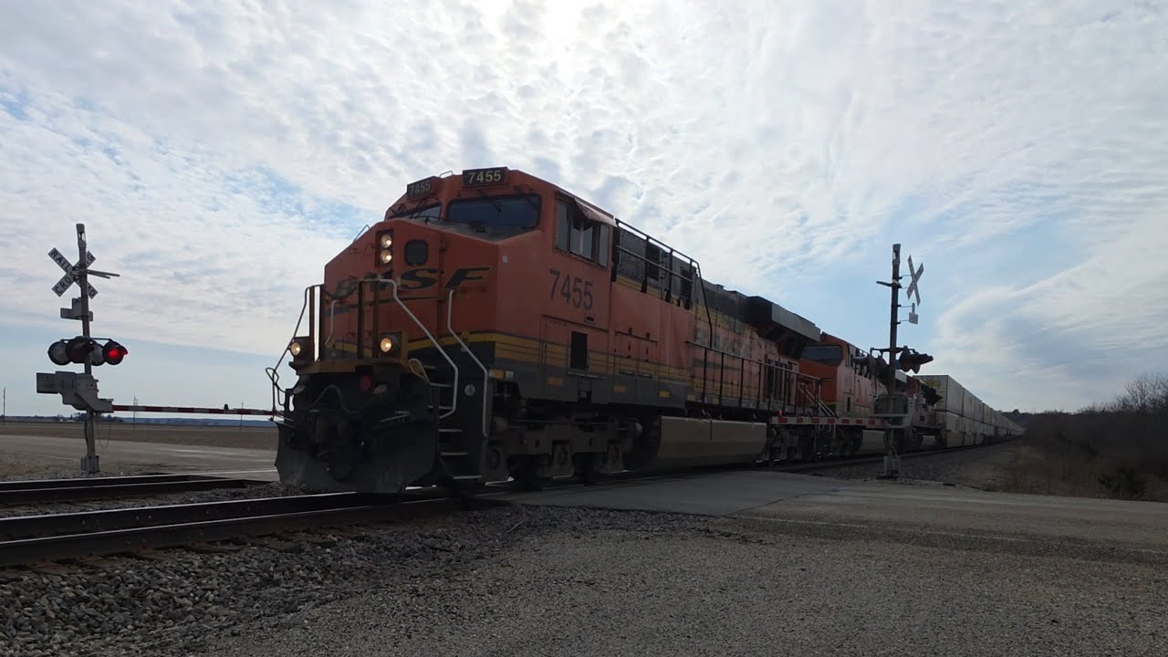 BNSF 7455 EB Intermodal Z? Train at MP 132.4 at Blue Ridge Road near Chillicothe Illinois 3/14/26