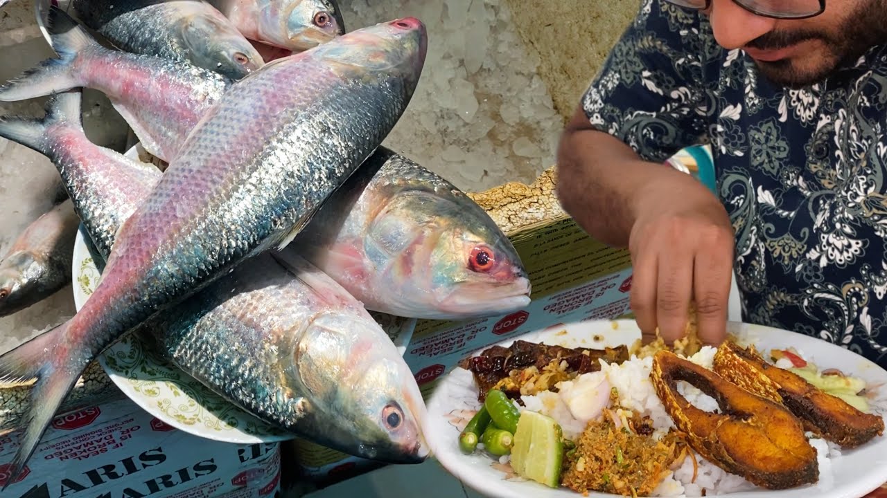 Eating Dinner(Rice & Big Hilsa Fish, ilish Lej Vorta) With Friends at Mawa Ferry Ghat