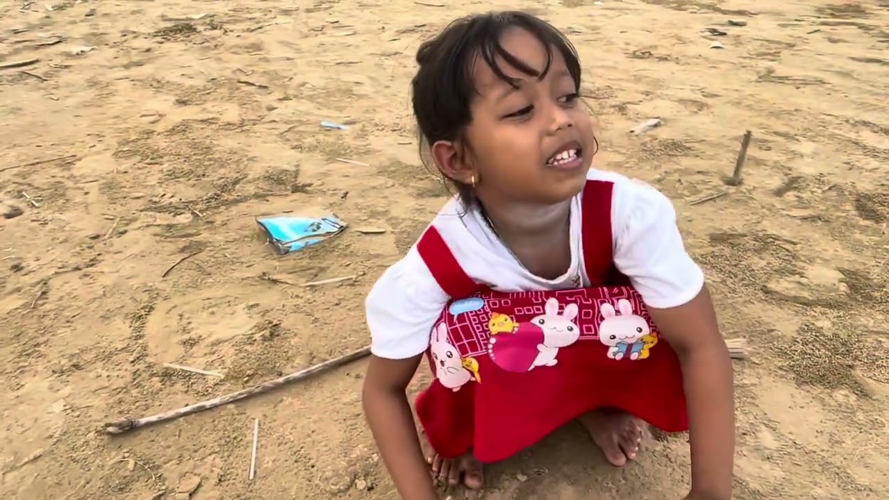 Main di Pantai Madura