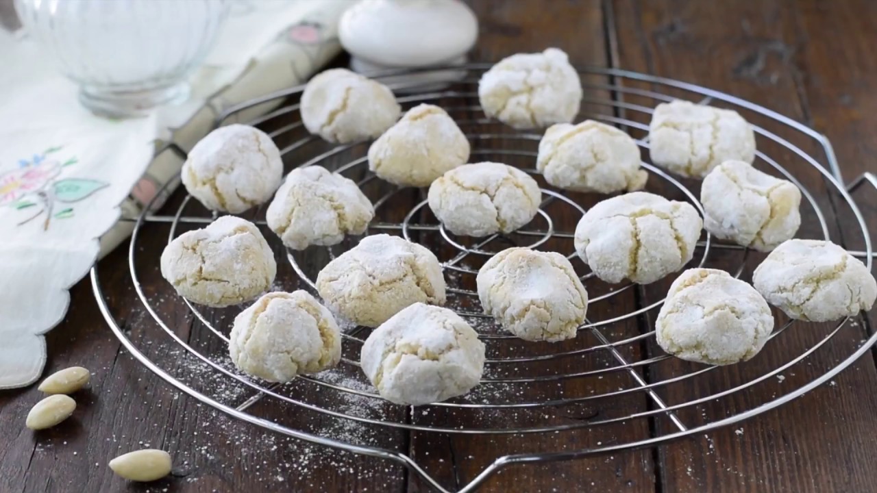Biscotti morbidi alle mandorle senza farina e senza lievito