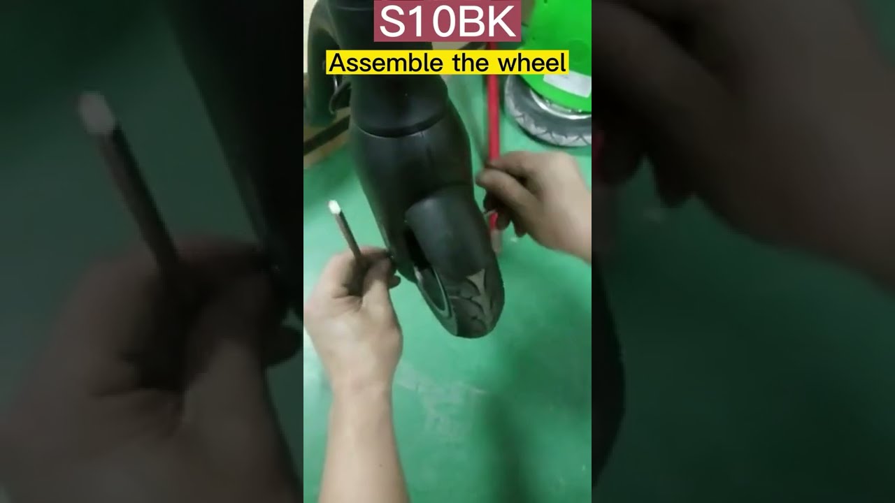MEGAWHEELS S10BK Electric Scooter: How to Replace the Front Wheel?