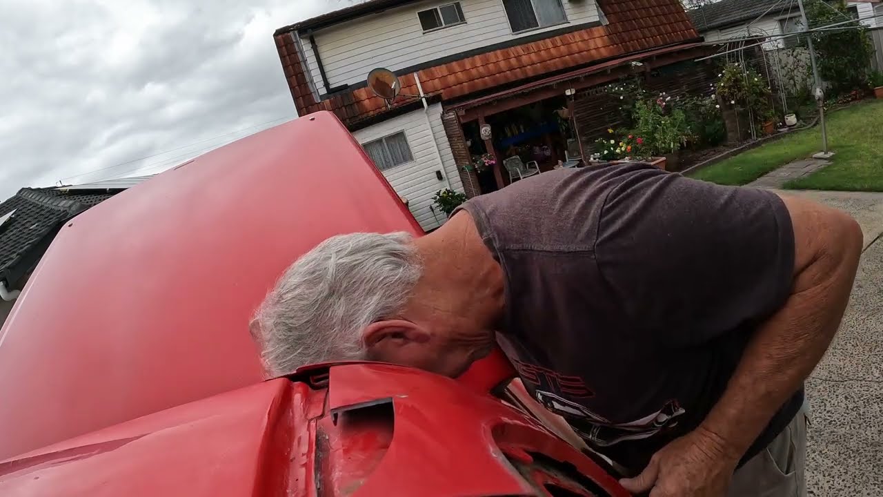 VY UTE SAILPLANE REMOVAL . I BROKE SOMETHING