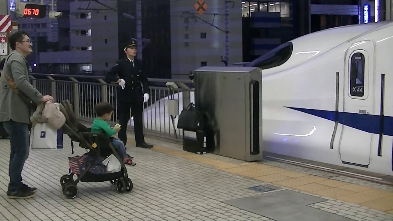 女性運転士 「子供たちにバイバイ」