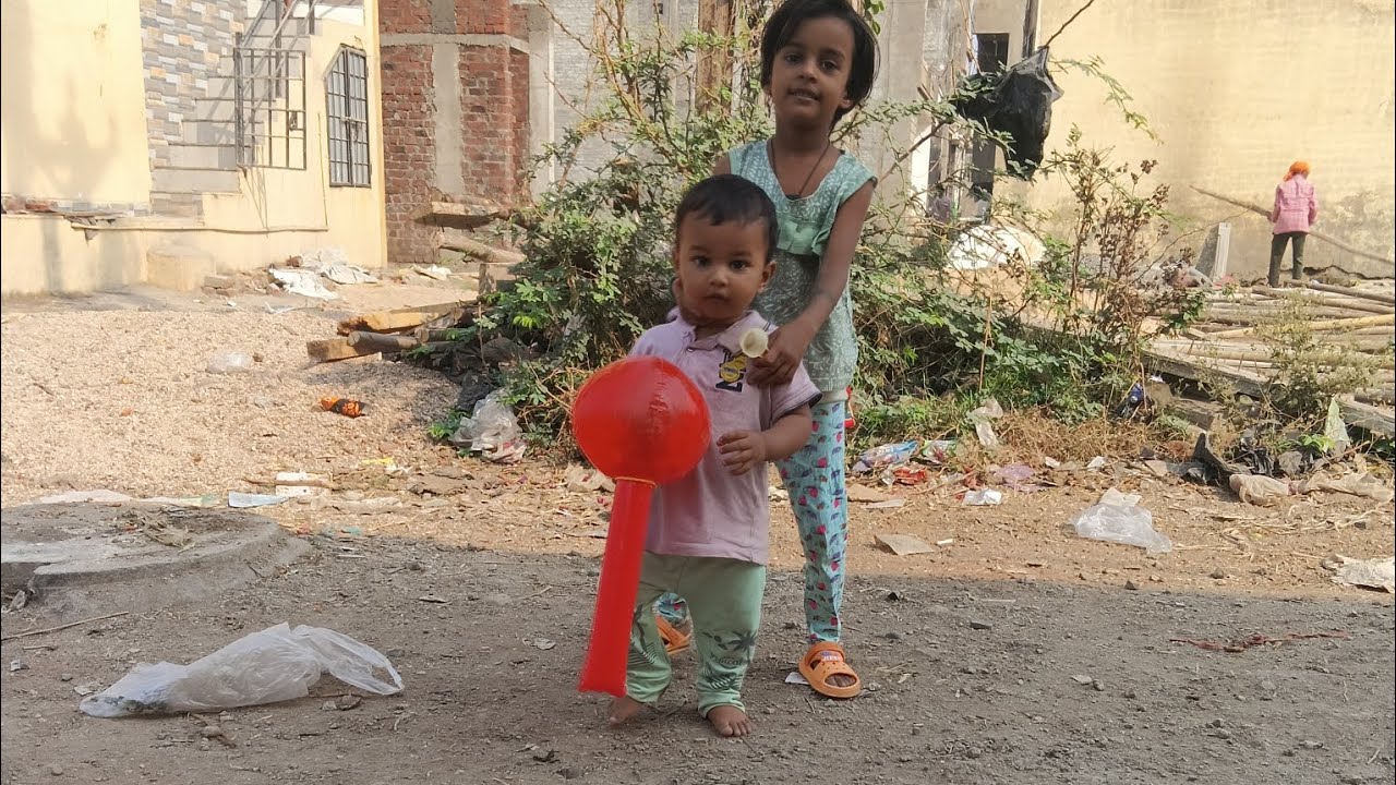 # khatu khel rha h #apni didi ke sath#awdhi  sultanpur  vairal video 📸📸📸📸 