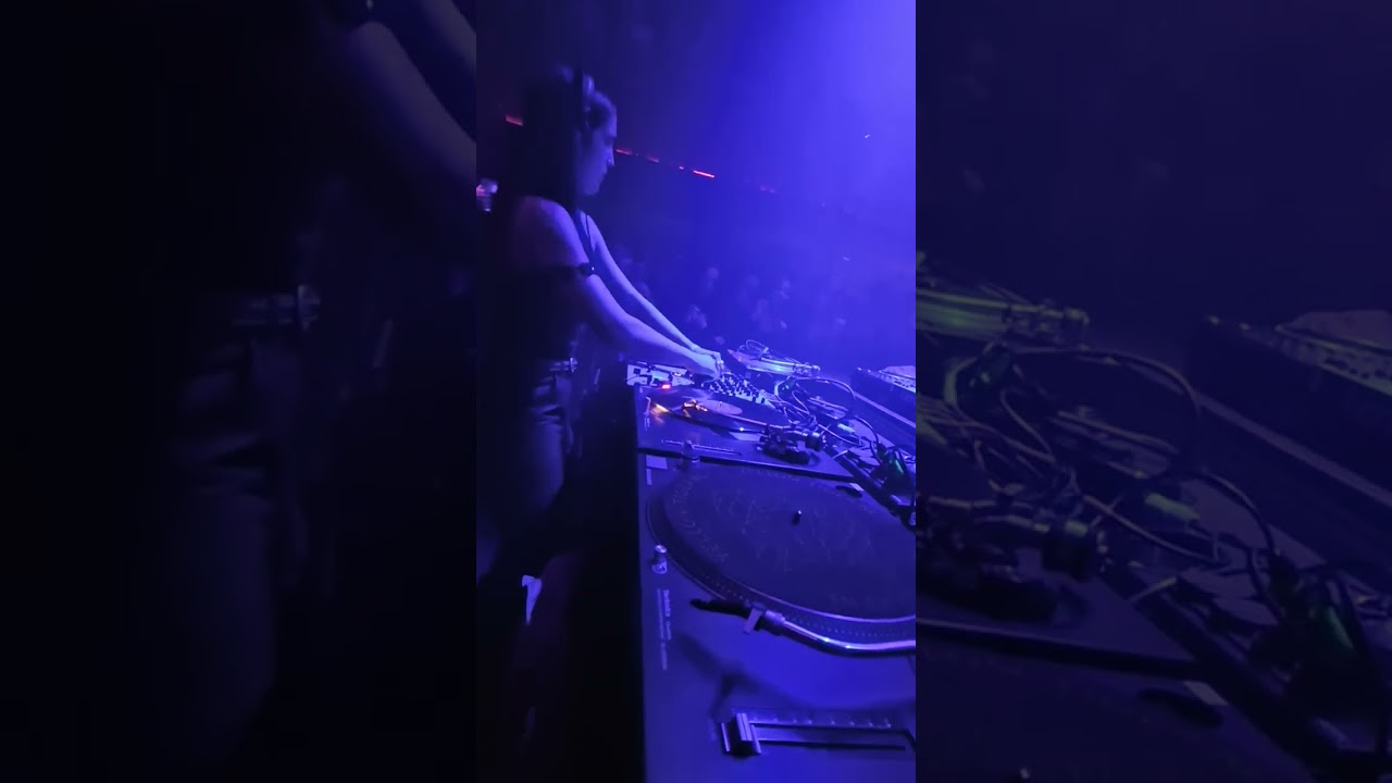 HELENA HAUFF play at grauzone