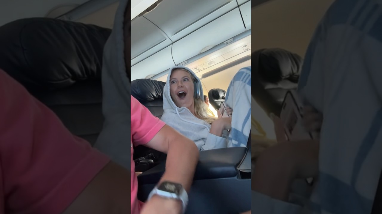 Sending my Fiance a spicy text on the plane 🤣