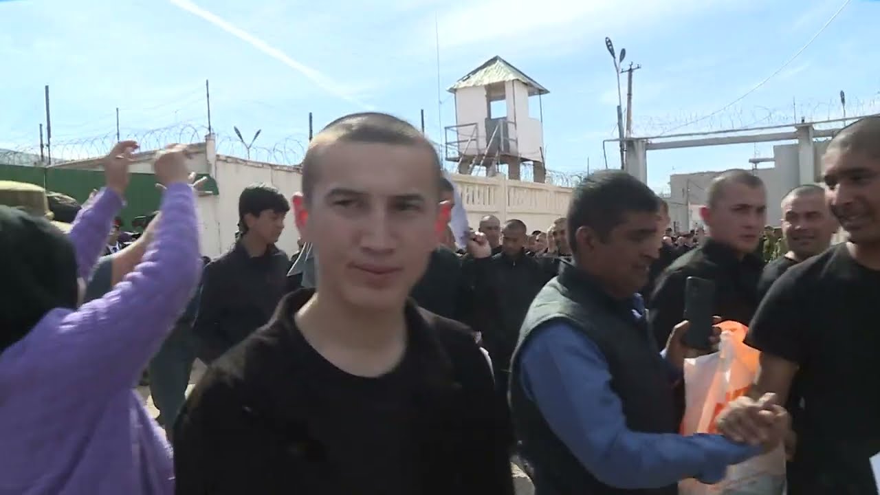 НАЗДИ ЗИНДОНИ ЁВОН