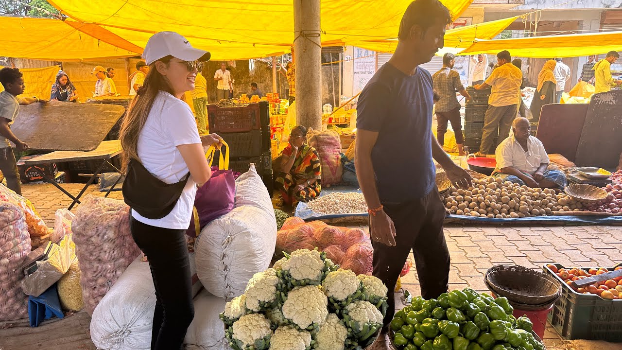 MUNDGOD MONDAY MARKET #mundgod #karnataka #tibetanvlogger #tibetangirl #tibetan