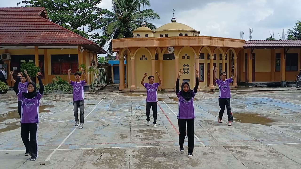 Senam Aerobik Kelompok 3 (Ungu)